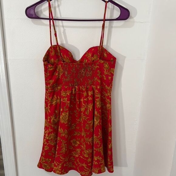 URBAN OUTFITTERS Red and Gold Floral Dress Size SP - Picture 4 of 11
